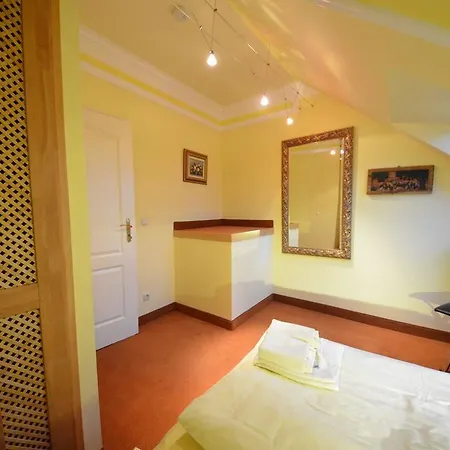 Grosses-reethaus-17c-duenenrose